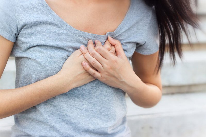 Đau nhói vùng tim là dấu hiệu của bệnh lý gì?