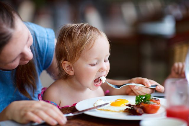 Trẻ ăn trứng có tốt không?
