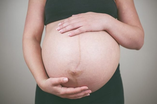 Thai phụ mang thai 40 tuần đau bụng dưới có ảnh hưởng gì không?