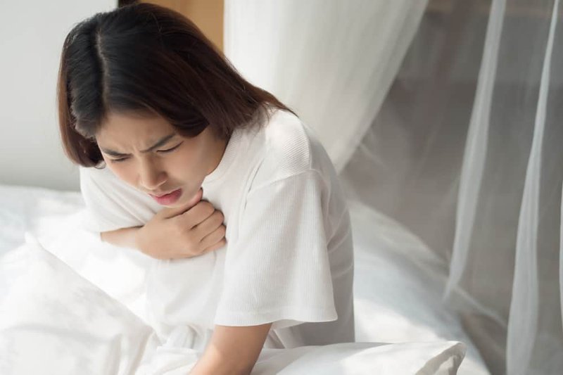 Ngủ ngáy kèm khó thở khi bị lệch vách ngăn mũi có sao không?