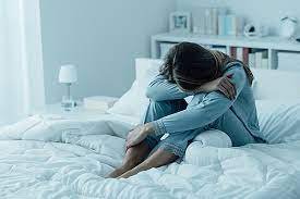 Nữ giới đau đầu kéo dài, mất ngủ nguyên nhân là gì?