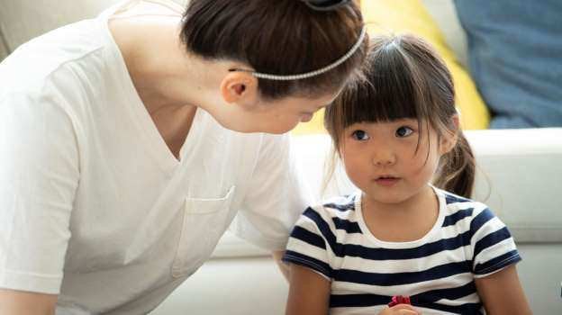 Trẻ 5 tuổi vùng kín có dịch nhầy, mùi hôi có ảnh hưởng gì?