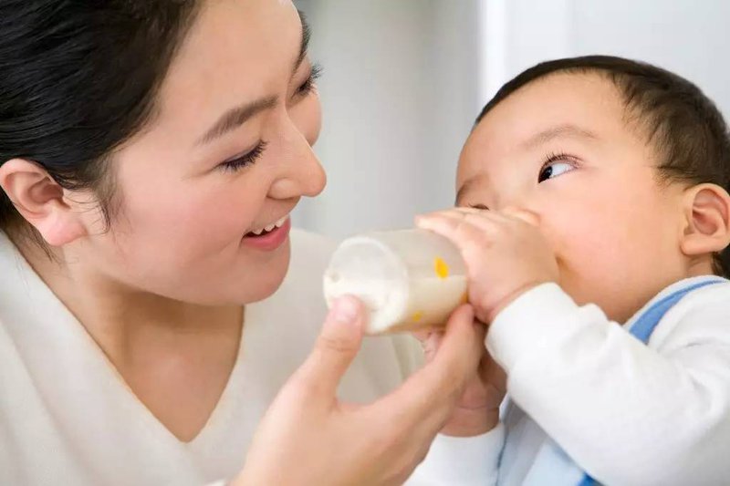 Trẻ bị dị ứng đạm sữa bò có thể uống sữa tươi không?