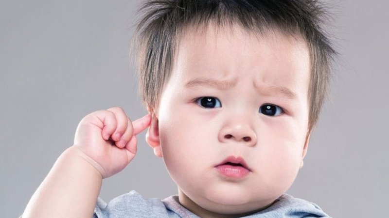 Trẻ chảy máu tai nguyên nhân là gì?