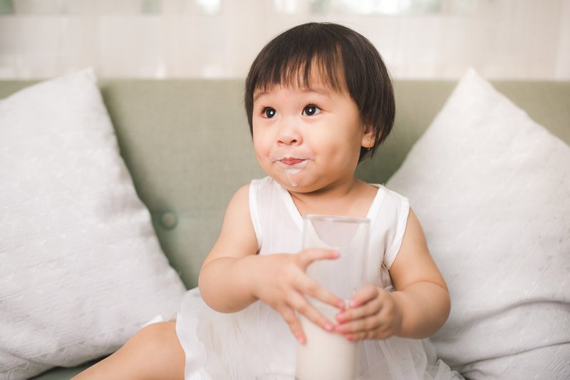 Trẻ 21 tháng răng mòn cụt, hôi điều trị như thế nào?