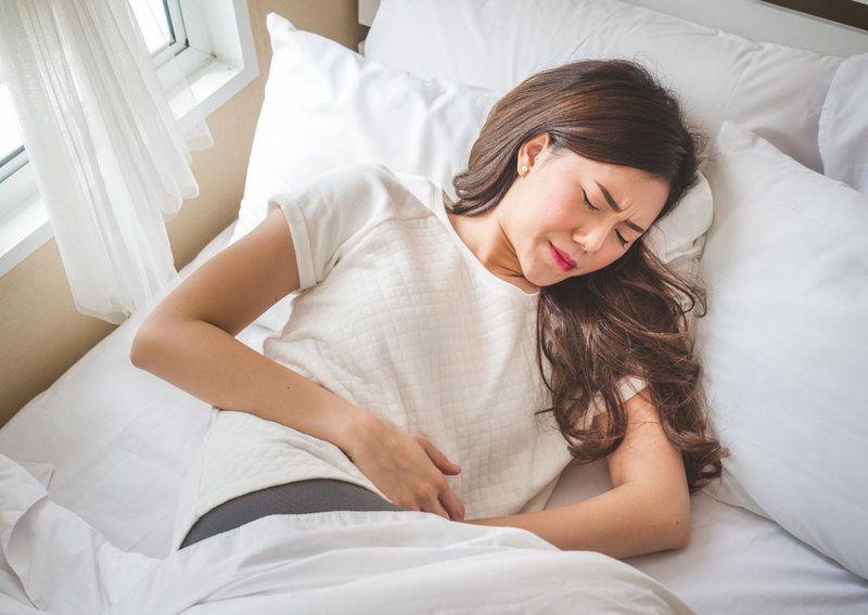 Người bệnh viêm dạ dày ruột cấp tính có thể xuất hiện cơn đau quặn bụng