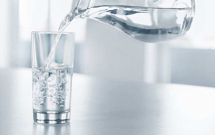 Uống nước có thể giúp bạn cải thiện tạm thời tình trạng hôi miệng
