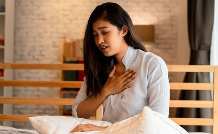 Khó thở nửa đêm có thể do một số bệnh lý tim mạch và hô hấp gây ra