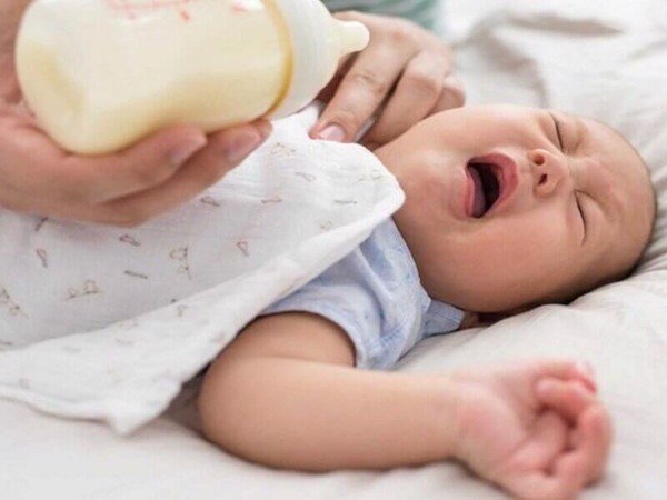 Trẻ 11 tuần ngày ăn 650-680ml sữa có ổn không?