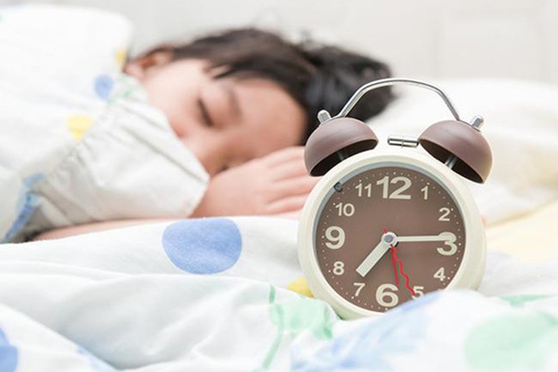 Ngủ 4 tiếng 30 phút mỗi đêm có hại không?