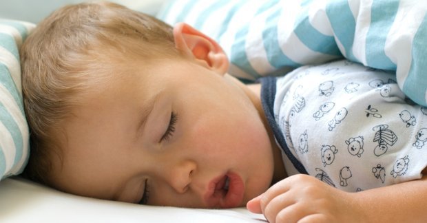 Trẻ 1 tuổi ngủ ngáy có đáng lo không?