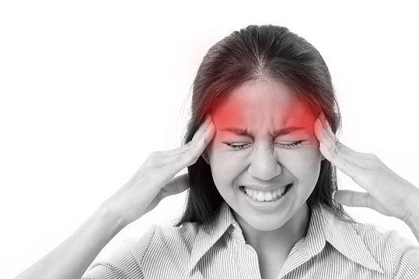 Đau nhức đầu dữ dội là một trong các cảm giác bị đột quỵ