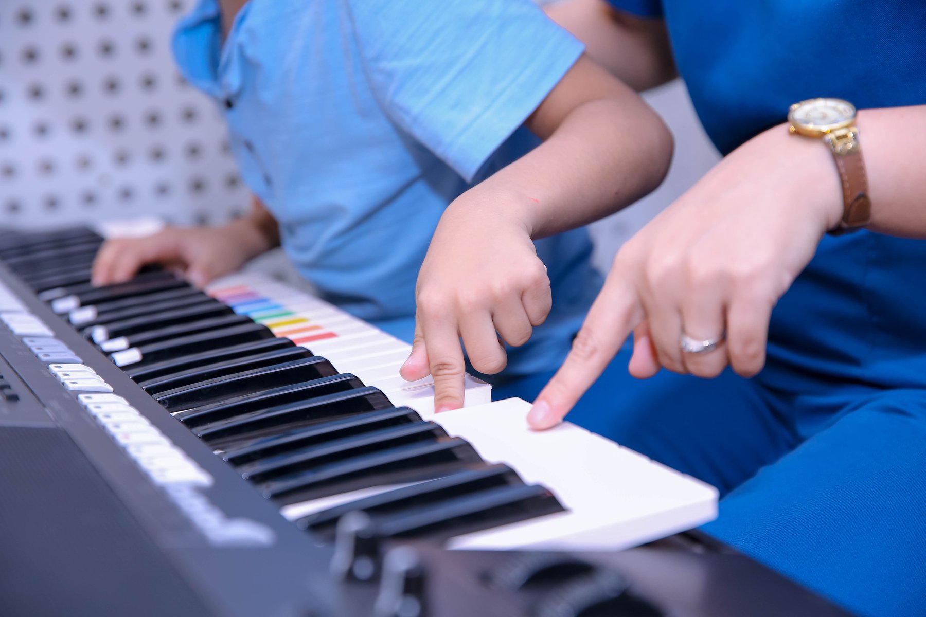 âm nhạc trị liệu cho trẻ tự kỷ