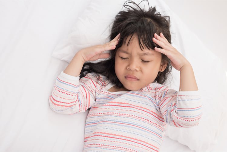Trẻ 7 tuổi thường xuyên đau đỉnh đầu
