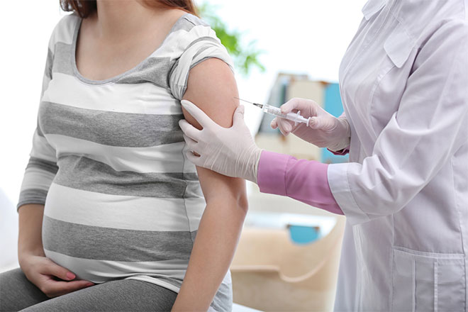 Phụ nữ mang thai 17 tuần tiêm vắc-xin Pfizer