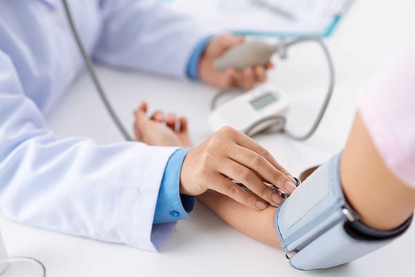 Thường xuyên tăng huyết áp nên khám gì?