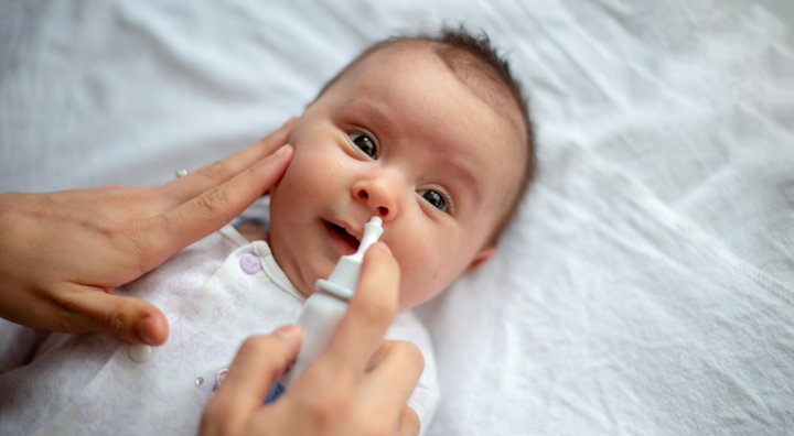 Trẻ 9 tháng tuổi khụt khịt mũi phải làm sao?