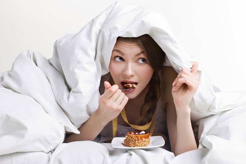 Thói quen ăn trước khi ngủ: TỐT hay XẤU?