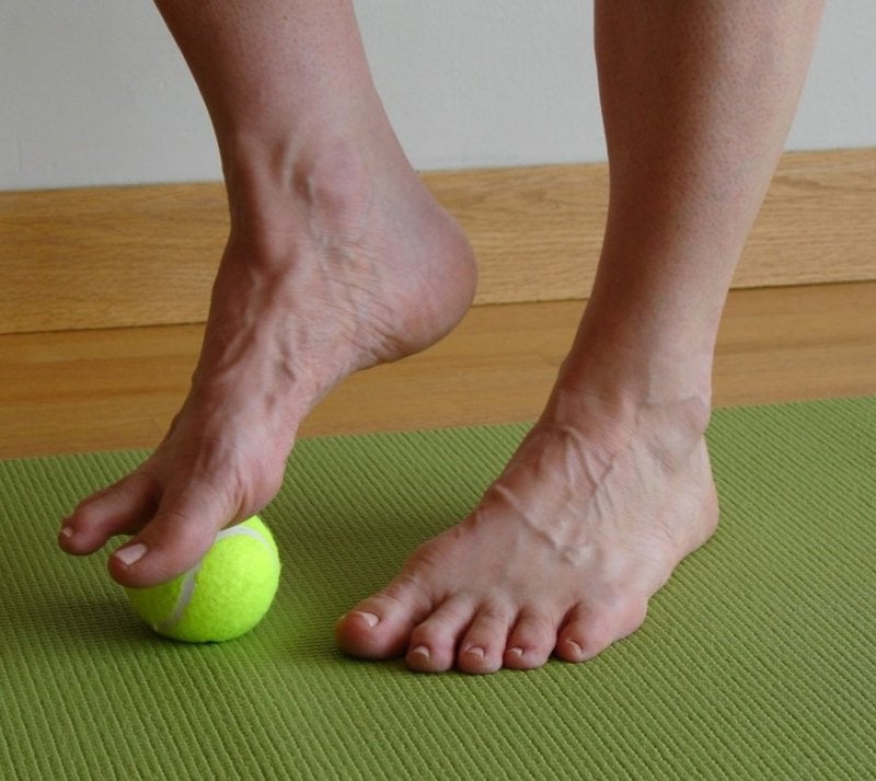 cách giảm đau mỏi chân khi đứng lâu