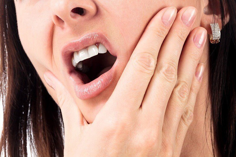 cách giảm ê buốt răng khi tẩy trắng