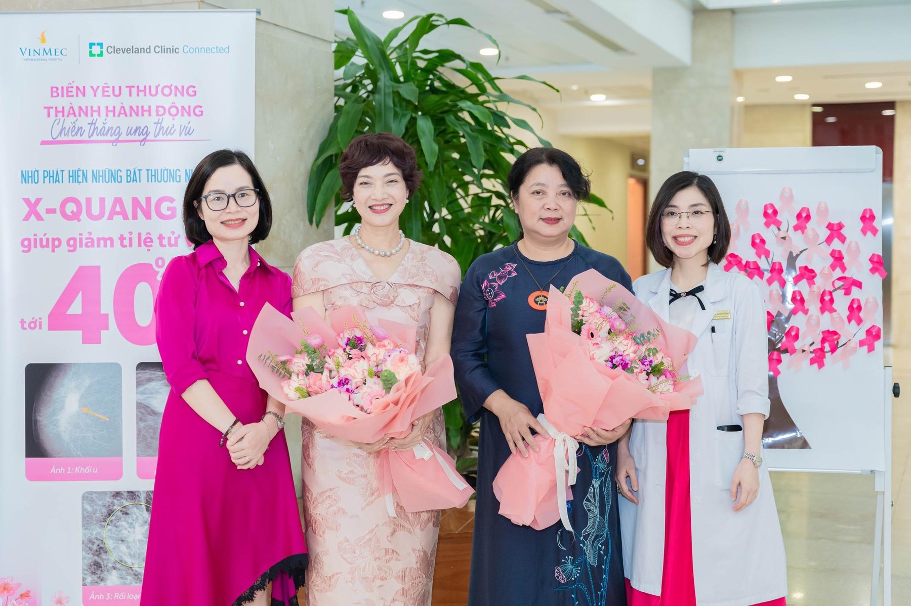 Buổi lễ còn nhận được sự tham gia của nhiều chuyên gia y tế trong ngành và Phó chủ tịch thường trực Hội liên hiệp phụ nữ Thành phố Hà Nội - bà Nguyễn Thị Thu Thủy