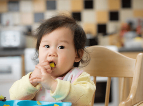 Can young children eat kiwi?
