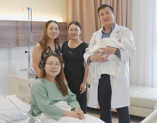 10 phút mổ cấp cứu cứu sống mẹ và thai nhi nguy kịch