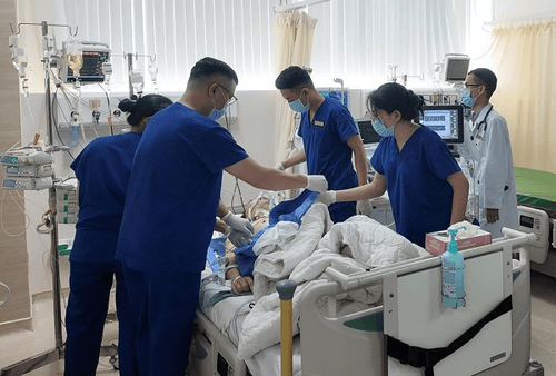 Vinmec Nha Trang cứu bệnh nhân người Trung Quốc bị sốc tim