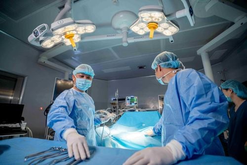 Phẫu thuật nội soi điều trị thoát vị vết mổ thắt lưng hiếm gặp