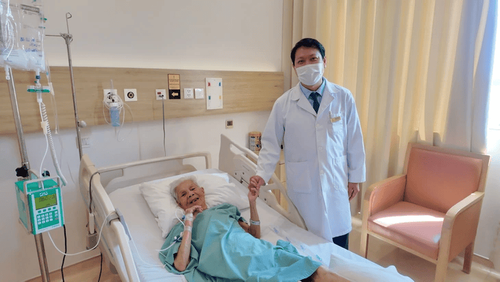 Bệnh nhân 88 tuổi ung thư dạ dày giai đoạn muộn hồi phục ngoạn mục sau mổ