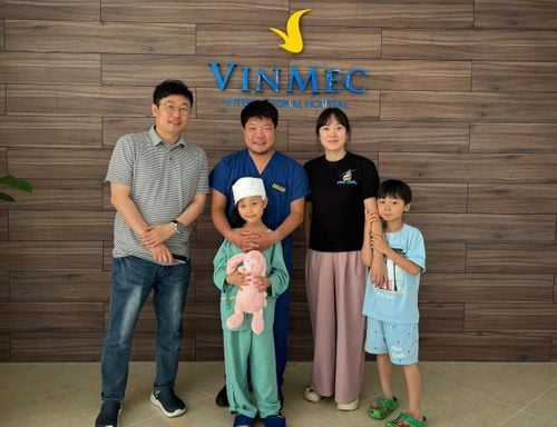 Phẫu thuật cấp cứu lấy máu tụ nội sọ cho du khách nhí người Hàn Quốc bị chấn thương sọ não tại Vinmec Phú Quốc