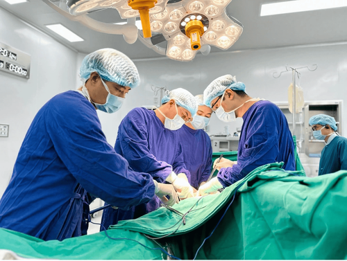 Cụ ông 99 tuổi hồi phục ngoạn mục sau mổ ung thư trực tràng