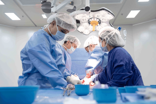 Vinmec Smart City cứu thành công ca song thai mắc 3 bệnh lý nguy hiểm