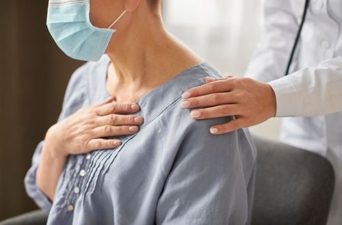 Hành trình đầy ngoạn mục: Loại bỏ khối u vú khổng lồ 5cm chỉ qua vết rạch 3mm