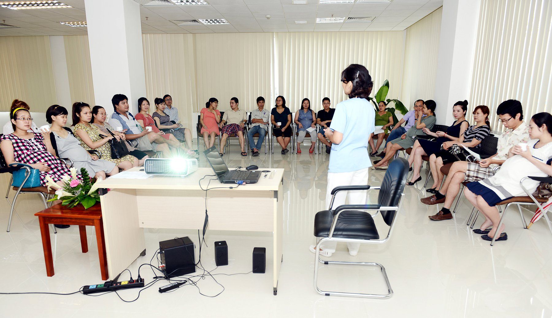 LỚP HỌC TIỀN SẢN TẠI VINMEC SMART CITY HƯỚNG DẪN CHĂM SÓC VÀ TẮM CHO TRẺ SƠ SINH
