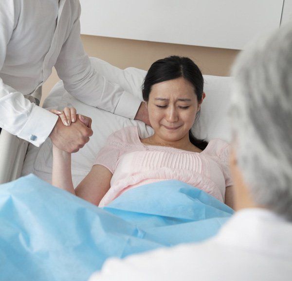 Hướng dẫn cách thở và rặn đẻ đúng cách giúp mẹ bầu sinh thường dễ dàng | Vinmec