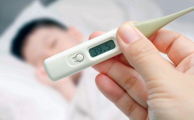 Hướng dẫn chăm sóc trẻ bị sốt | Vinmec
