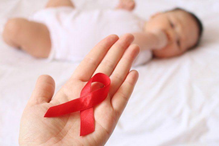 Dấu hiệu trẻ em bị nhiễm HIV | Vinmec