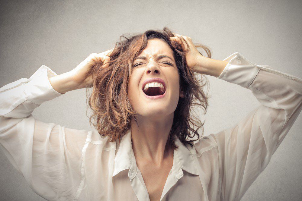 Cơn bốc hỏa có thể xảy ra ở mọi phụ nữ, không riêng gì tuổi mãn kinh |  Vinmec