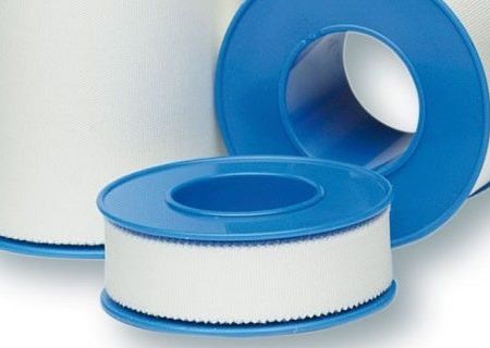 Băng dính y tế là đồ dùng cấp cứu quan trọng