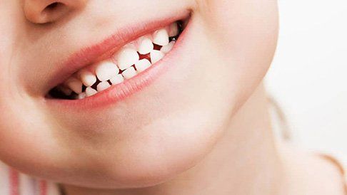 Làm sao phân biệt được răng sữa và răng vĩnh viễn? | Vinmec