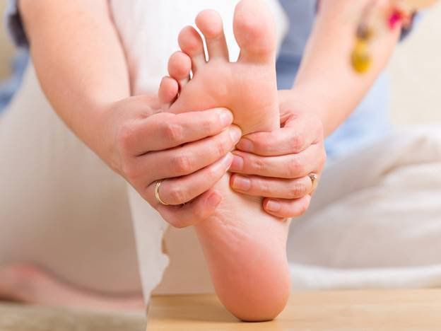 Các dấu hiệu cảnh báo liệt chân | Vinmec
