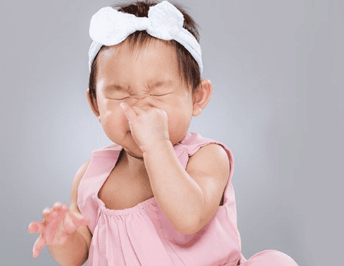 Trong trường hợp trẻ mệt mỏi vì nghẹt mũi, cản trợ giấc ngủ hãy đưa bé đi khám với bác sĩ