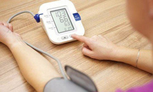 Cần theo dõi huyết áp thường xuyên để có thể điều chỉnh huyết áp ổn định