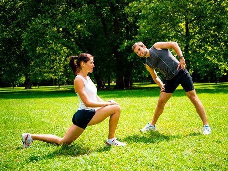 Khởi động đầy đủ trước khi tập luyện để tránh bị tình trạng căng cơ 