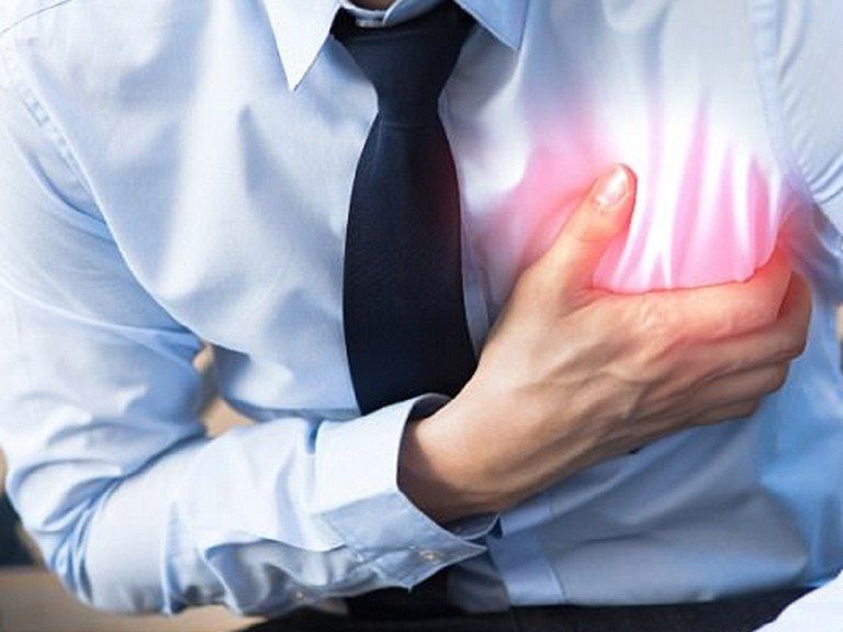 Đau thắt ngực bên phải khi vận động nguyên nhân do đâu? | Vinmec