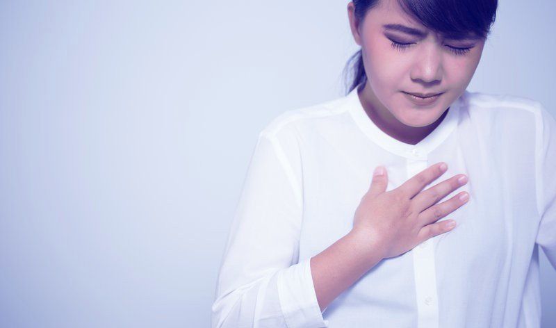 Trào ngược dạ dày gây khó thở: Nguyên nhân và cách khắc phục | Vinmec