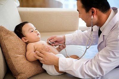Cần lưu ý khi dùng thuốc lysozyme chloride cho người già hoặc trẻ em