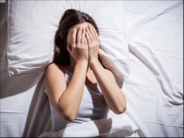 Cách khắc phục tình trạng thức giấc nửa đêm, khó ngủ lại | Vinmec