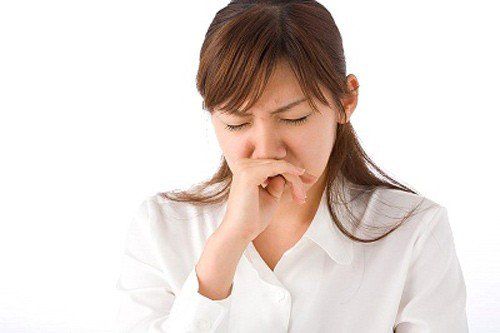 Trong các loại thuốc xịt không khí có chứa VOC gây khó chịu cho mũi và cổ họng